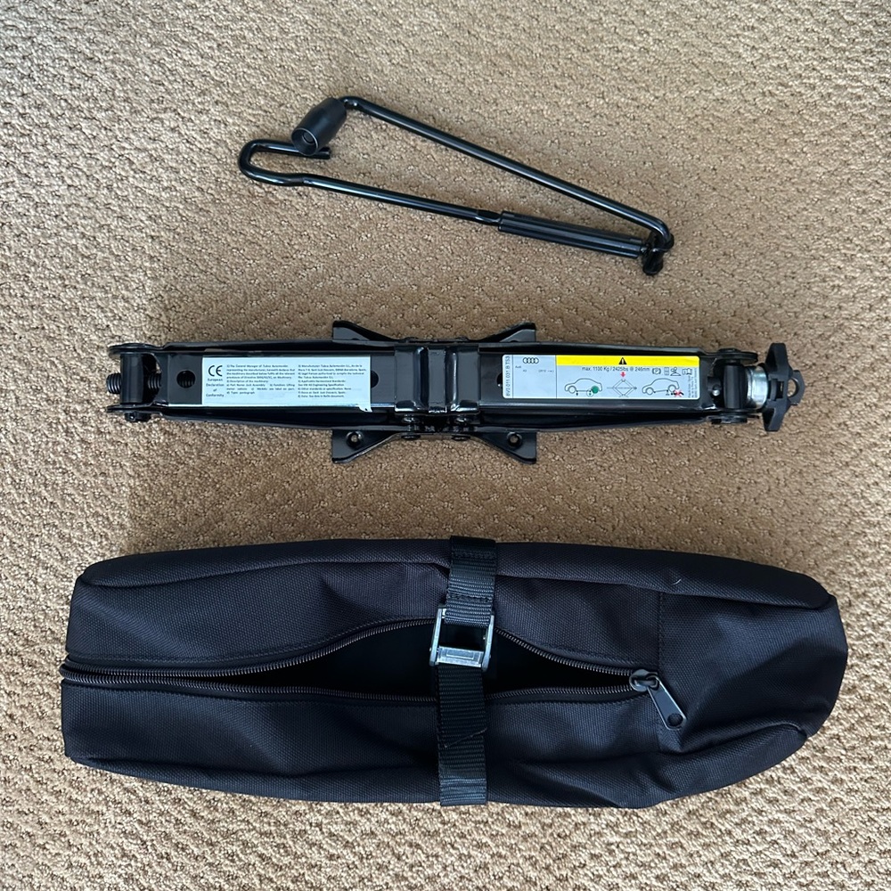 AUDI Durable Black Car Jack with Carrying Case